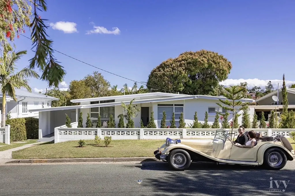 12 Second Avenue, Labrador, QLD 4215