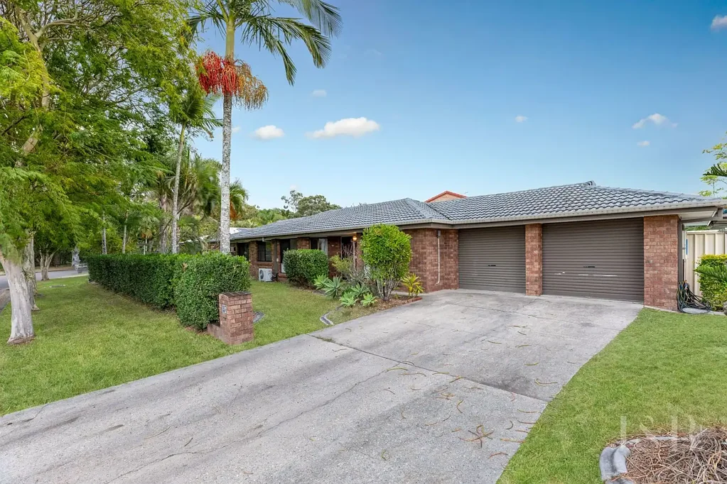 Carseldine 3 Slaapkamer Family Living with Pool, Space & Lifestyle Convenience
