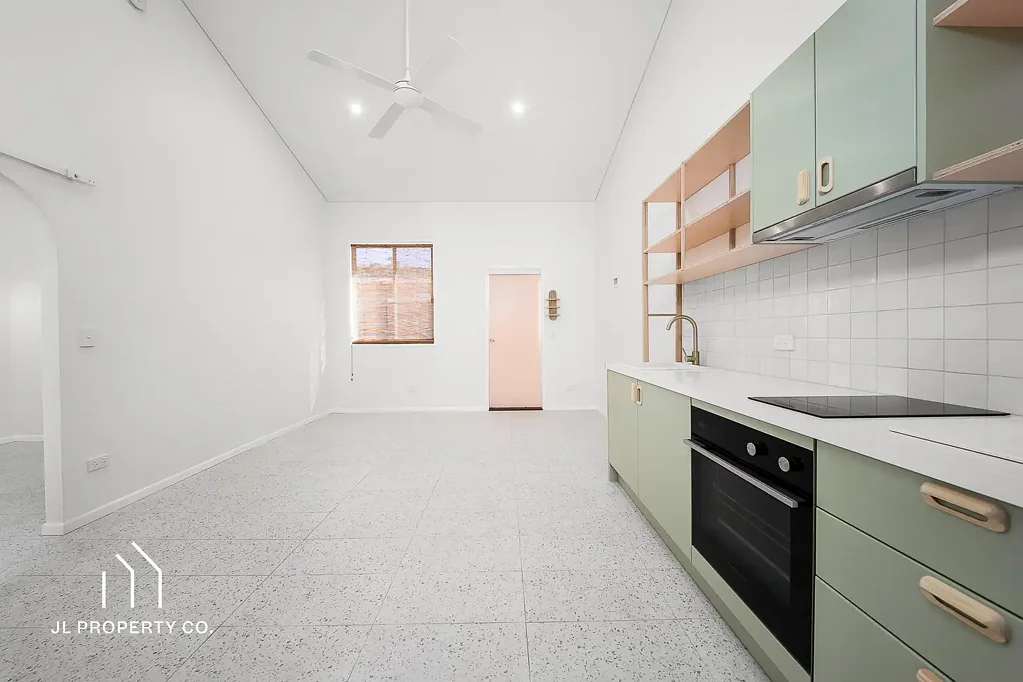 Light-Filled Granny Flat with Soaring Ceilings