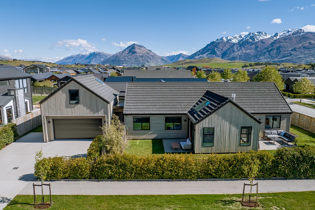 Jacks Point 4Kwarto Family living with income and views