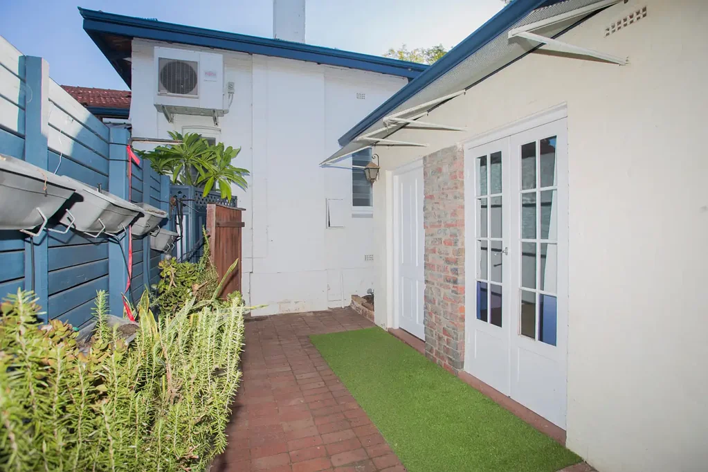 Nedlands 4房  HIDDEN GEM - DUPLEX with R160 Zoning