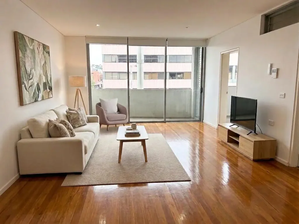 Kensington 1غرفة نوم Sunlit One-Bedroom + Oversize Multi Purpose-Room in Prime Kensington Location
