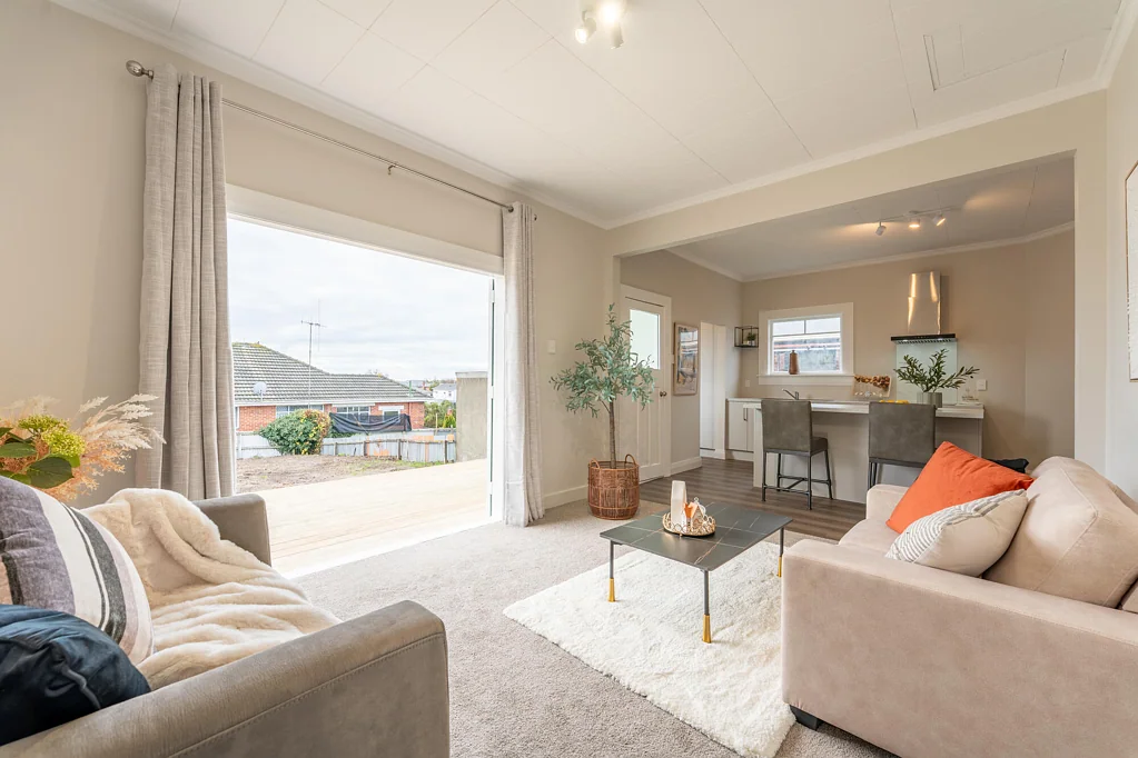 West End 3chambre Fully Renovated. Now Priced to Sell!