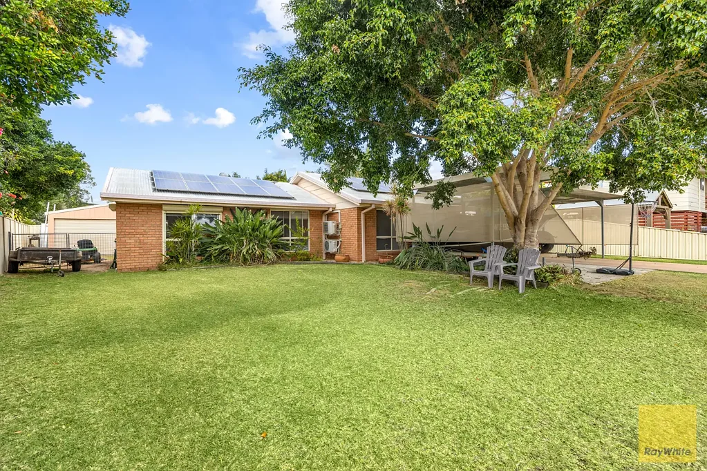 Emerald 4 Bedroom NEAT LOW SET BRICK HOME IN QUIET CUL-DE-SAC