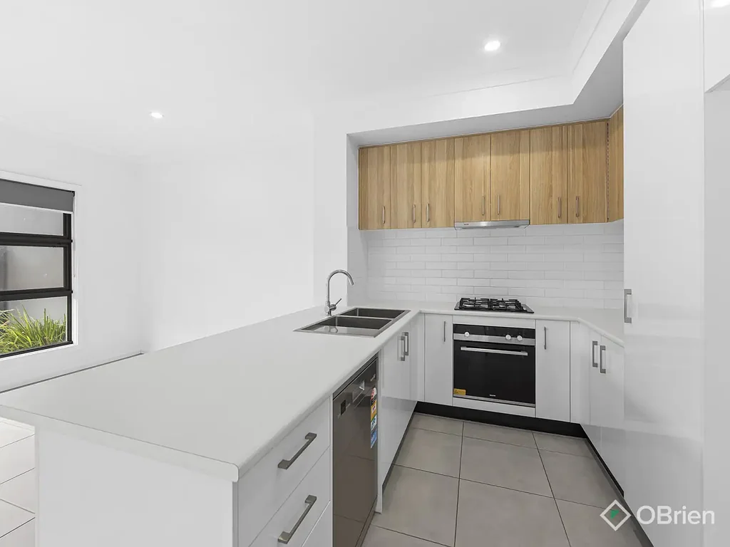 Wyndham Vale 4Phòng ngủ Spacious & Stylish Four-Bedroom Townhouse with Study and Modern Comforts
