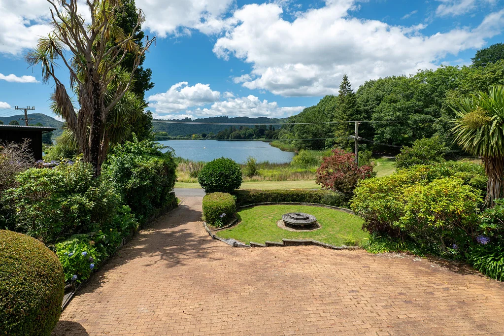 Lake Okareka 3ห้องนอน Lakeside Living at its Finest