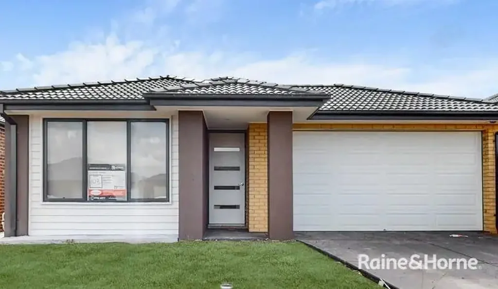Beautiful 4-bedroom house in Cranbourne East!