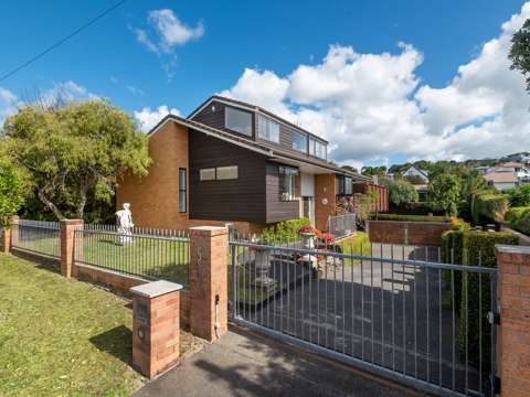 Mairangi Bay 5部屋 Brick & Cedar Beauty in the Heart of Mairangi Bay