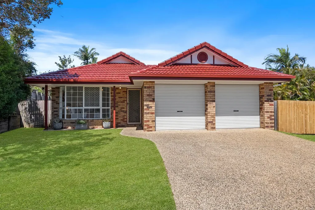 Wynnum West 3房 Wynnum West宁静死胡同 697㎡阔地 双车库直入后院 现代厨房电器 宽敞卧室社区友好 Bright, Breezy & Ready to Move In!