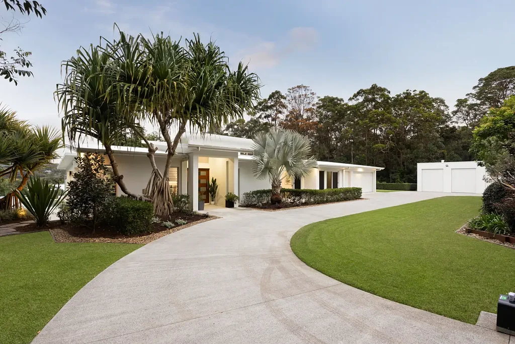 Rosemount 4 Bedroom Architect-Designed Luxury Rainforest Retreat - Sophisticated Living Meets Nature's Tranquility