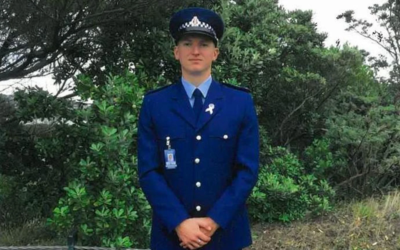 警察遇害案今日受审，嫌疑人否认全部指控