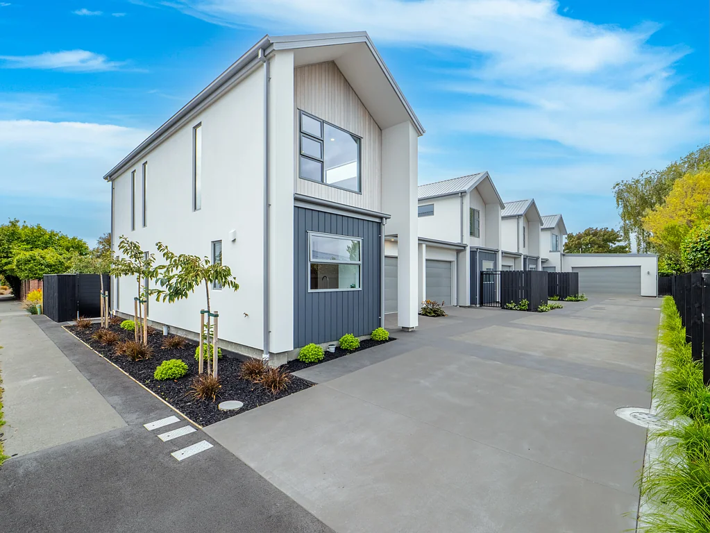 Papanui 3 Bedroom Downstairs master bedroom with ensuite