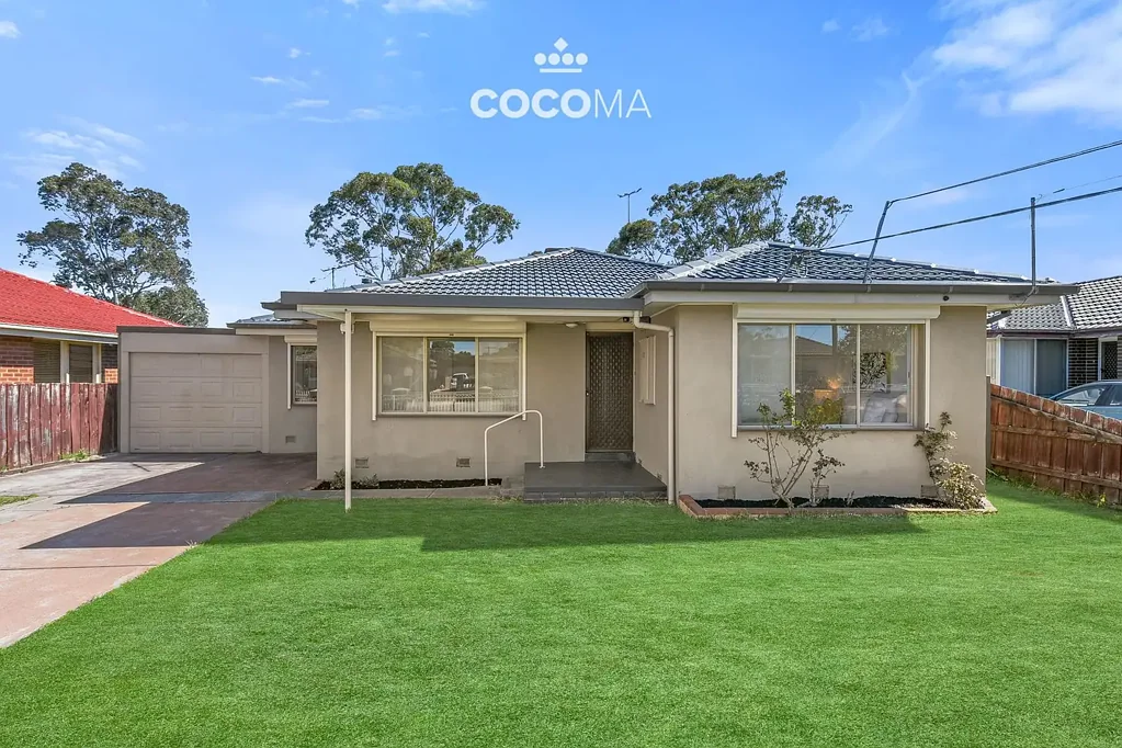 Keysborough 3房 黄金地段 138 Bloomfield Rd 三卧宽敞 风管供暖 蒸发制冷 美丽木地板 家庭友好后院 步行商圈学校 A Blooming Opportunity in the Heart of Keysborough!
