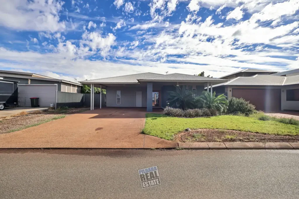 Baynton 5房  Ex Display home with a Fully Self Contained Granny Flat