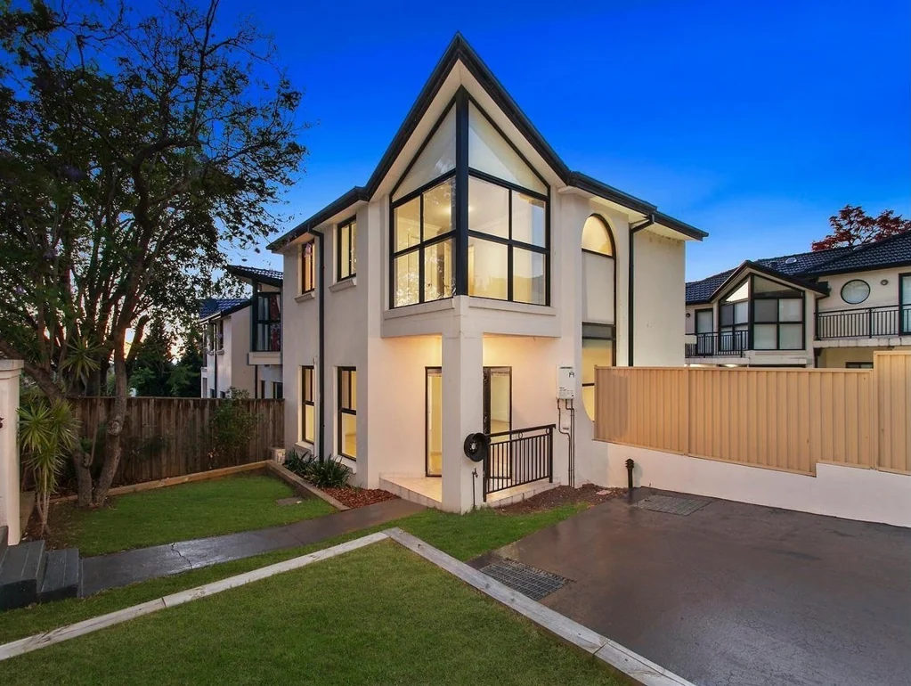 Modern Three-Bedroom Townhouse in an Unbeatable Location