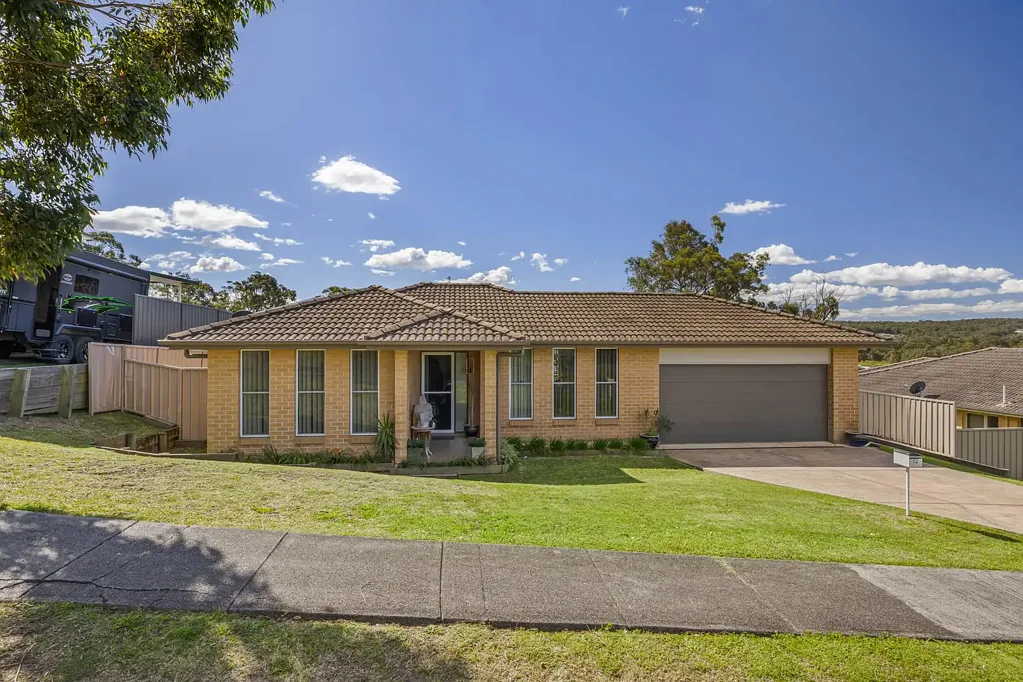 Cameron Park 4ਬੈੱਡਰੂਮ A LOVELY FAMILY HOME IN A VERY POPULAR SUBURB