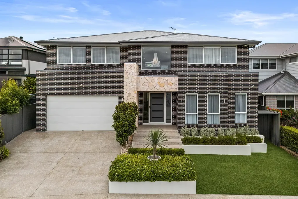 North Kellyville 5બેડરૂમ Luxury Living in North Kellyville, Spacious 5-Bedroom Home with Private Outlook