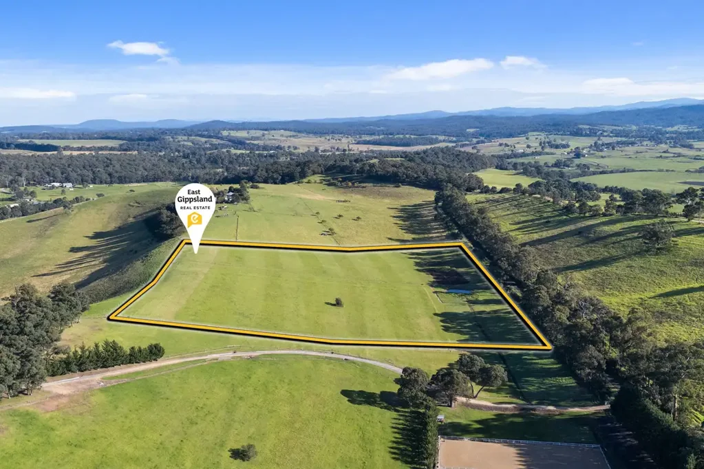 Mossiface Idyllic Farm-Zoned Acreage with Breathtaking Valley Views – Just Minutes from Bruthen..
