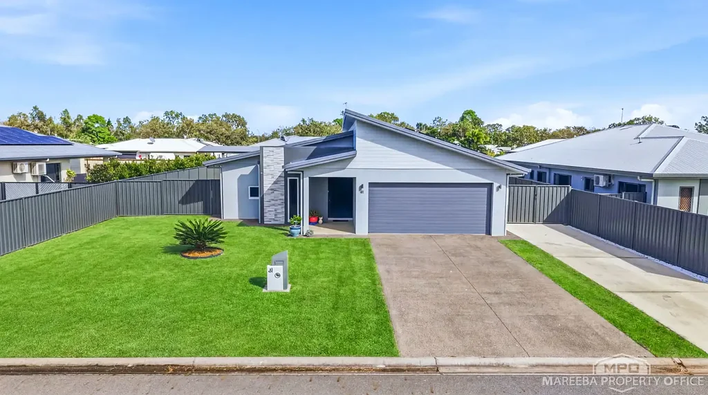 Mareeba 4ਬੈੱਡਰੂਮ EXECUTIVE FAMILY LIVING, MASSIVE SHED & EXCEPTIONAL OUTDOOR LIVING