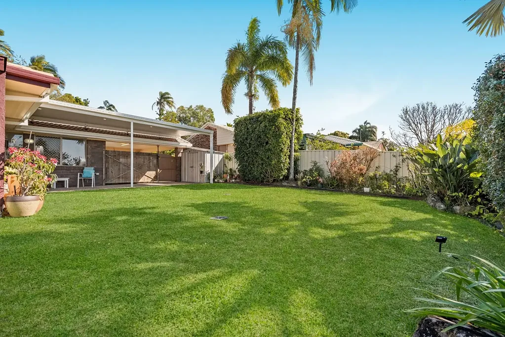 Carrara 3غرفة نوم Private North-East Facing Backyard with Family-Friendly Living!