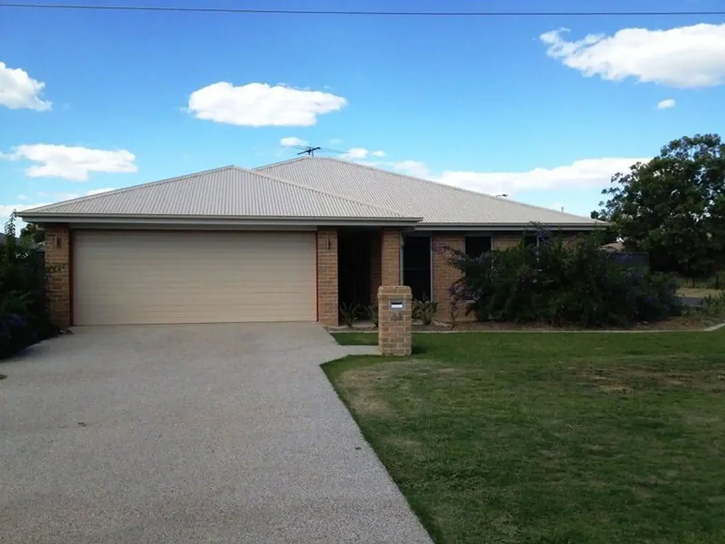 MODERN, FULLY FURNISHED HOME – JUST MOVE IN!