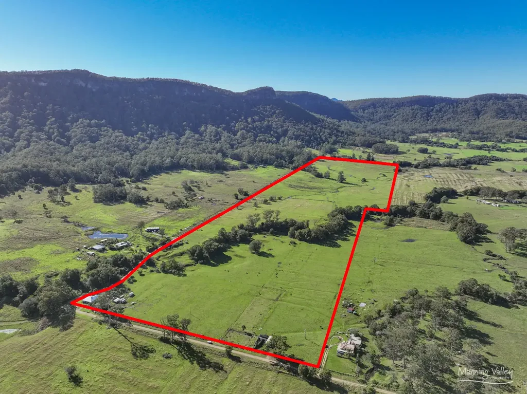 Lansdowne Country Living with Space, History & Stunning Escarpment Views