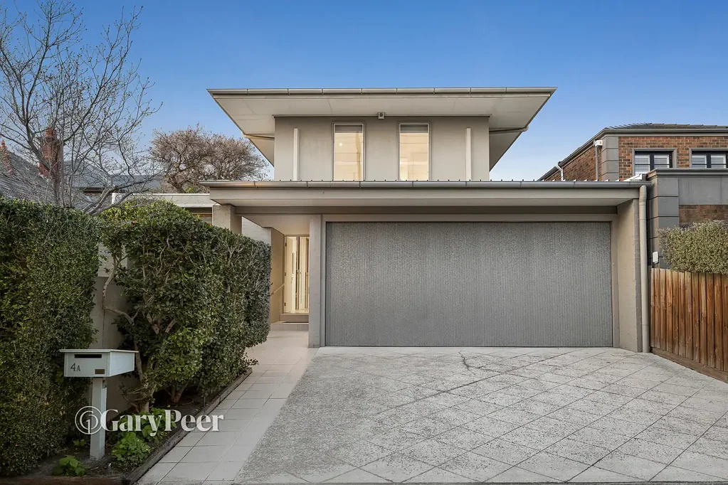 Caulfield North 4침실 Architect-designed, custom-built & offered for the first time