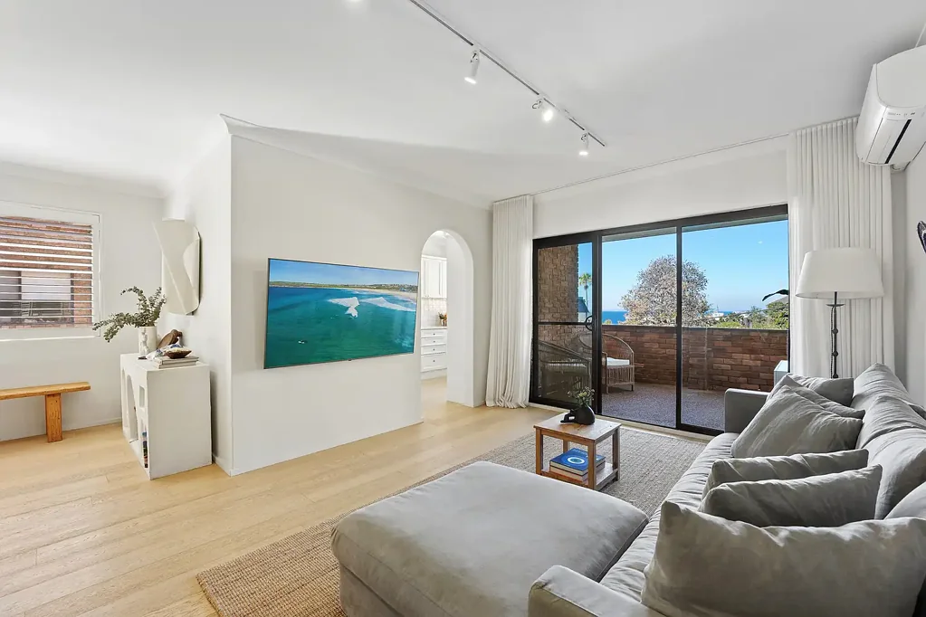 Bondi 3房 翻新公寓，海景尽收眼底，尽显轻松海滨奢华 Renovated Apartment With Ocean Views Epitomises Effortless Coastal Luxury