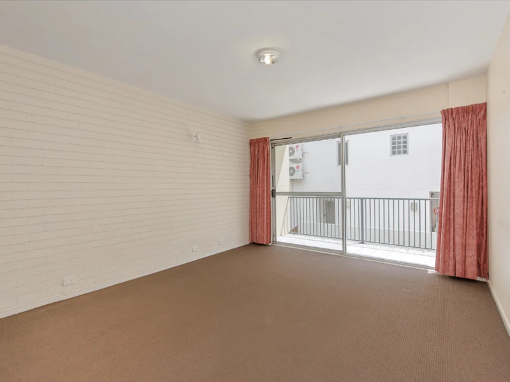 Two Bedroom Apartment in Heart of St Lucia!