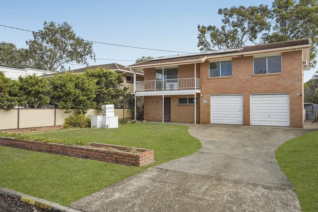 Biggera Waters 3Zimmer CHARACTER, CREEKSIDE & READY FOR ITS NEXT CHAPTER