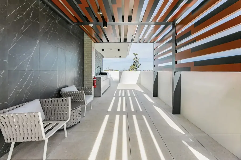 Burwood 3Zimmer Attention, down-sizers and families, don't miss out on this brand new 3br apartment with private living layout  and entertaining balcony