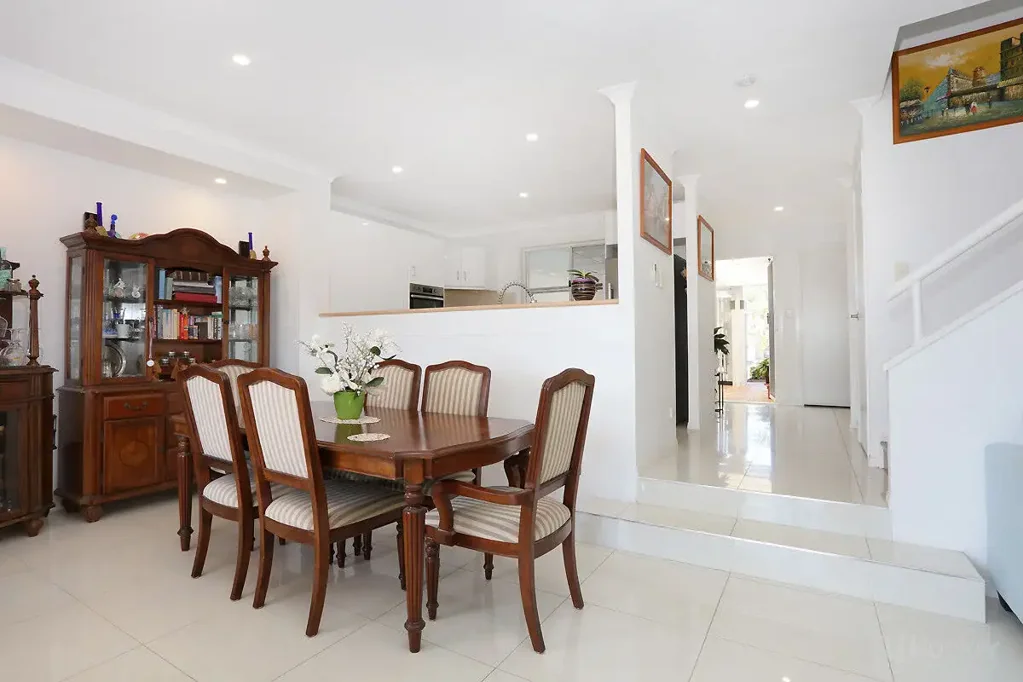 Runaway Bay 3 Slaapkamer North Facing Waterfront Townhouse With Private Marina Berth