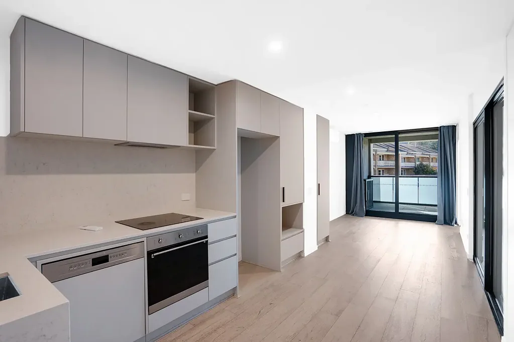 Metropol Luxury Living: Stunning 2-Bedroom, 2-Bathroom Apartment