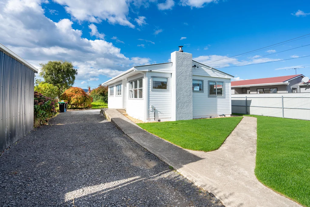 Mosgiel 3ห้องนอน Light-Filled Living with Modern Appeal