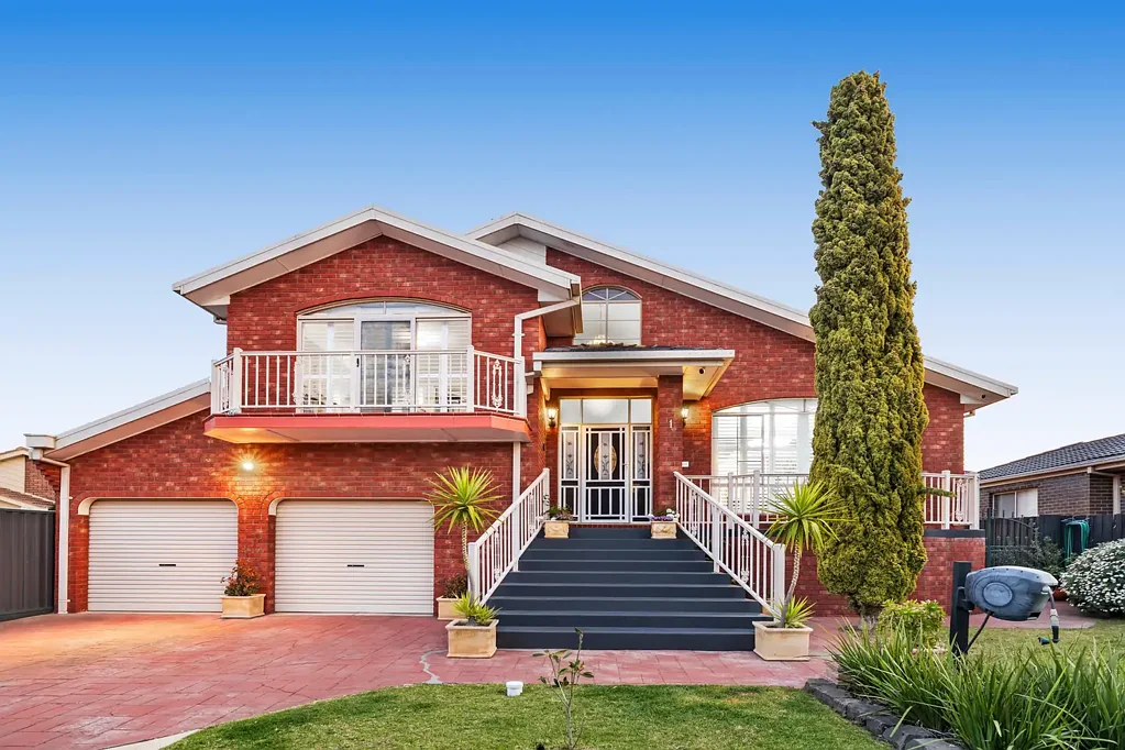 Keilor Downs 4Phòng ngủ Timeless Quality, Family Comfort & Exceptional Space in Keilor Downs