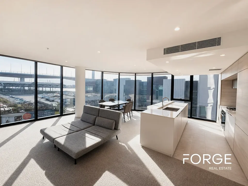Spacious 3-Bedrooms Waterfront Apartment