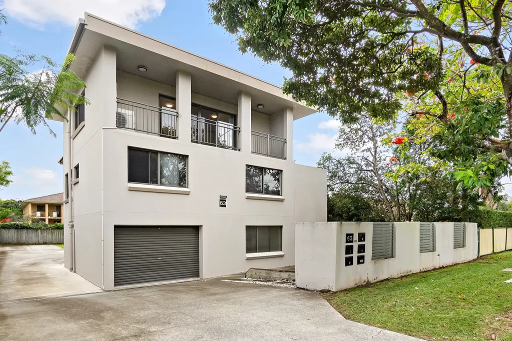 Newly Renovated 4-Bedroom Top Floor Unit - Water Included