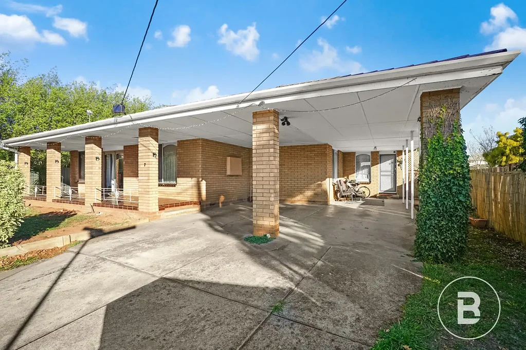 Alfredton 3 Bedroom OUTSTANDING DUAL OCCUPANCY OPPORTUNITY.