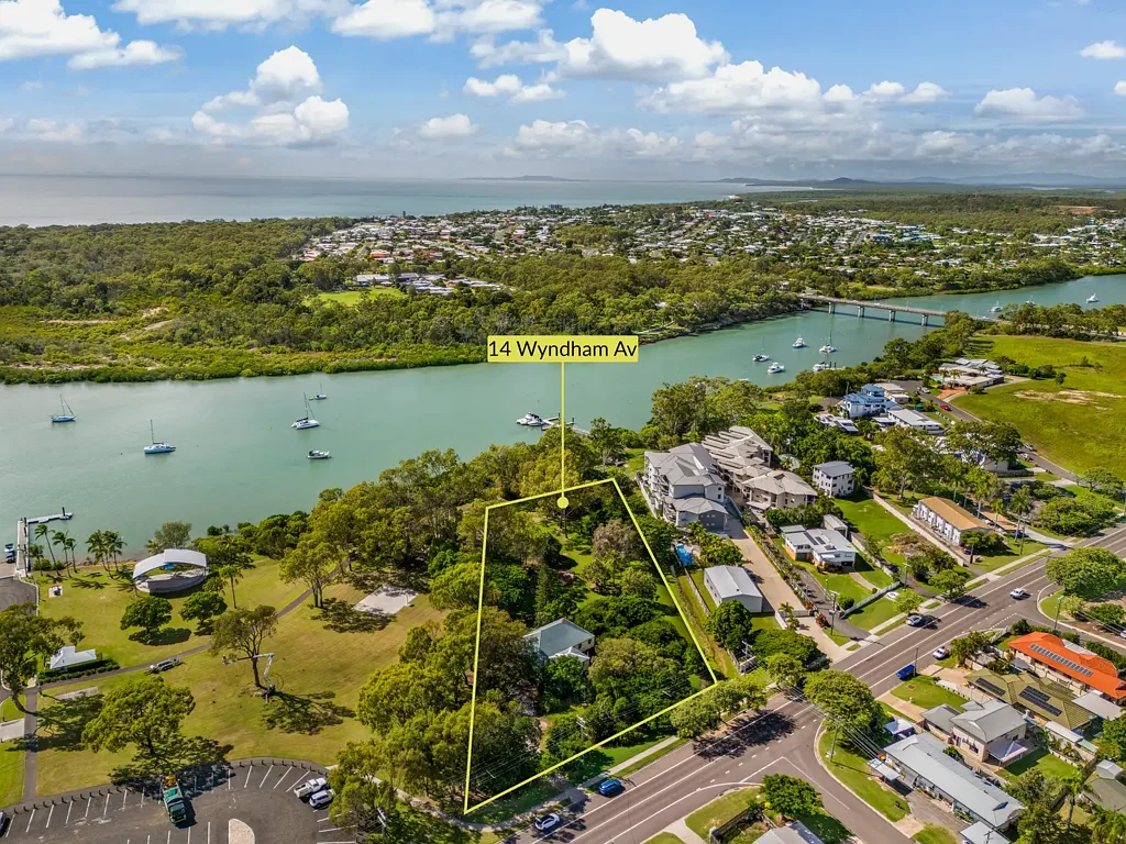 Boyne Island 4ਬੈੱਡਰੂਮ MASSIVE PRICE REDUCTION  -7120m2 OF LAND ON THE MOUTH OF THE STUNNING  BOYNE RIVER