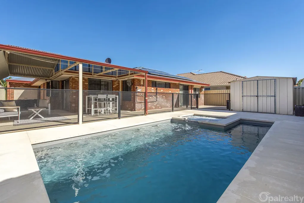 Secret Harbour 4Zimmer Contemporary family entertainer with resort-style outdoor living