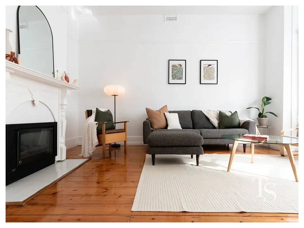 THIS SPACE: Furnished, Elegant & Well-Located.