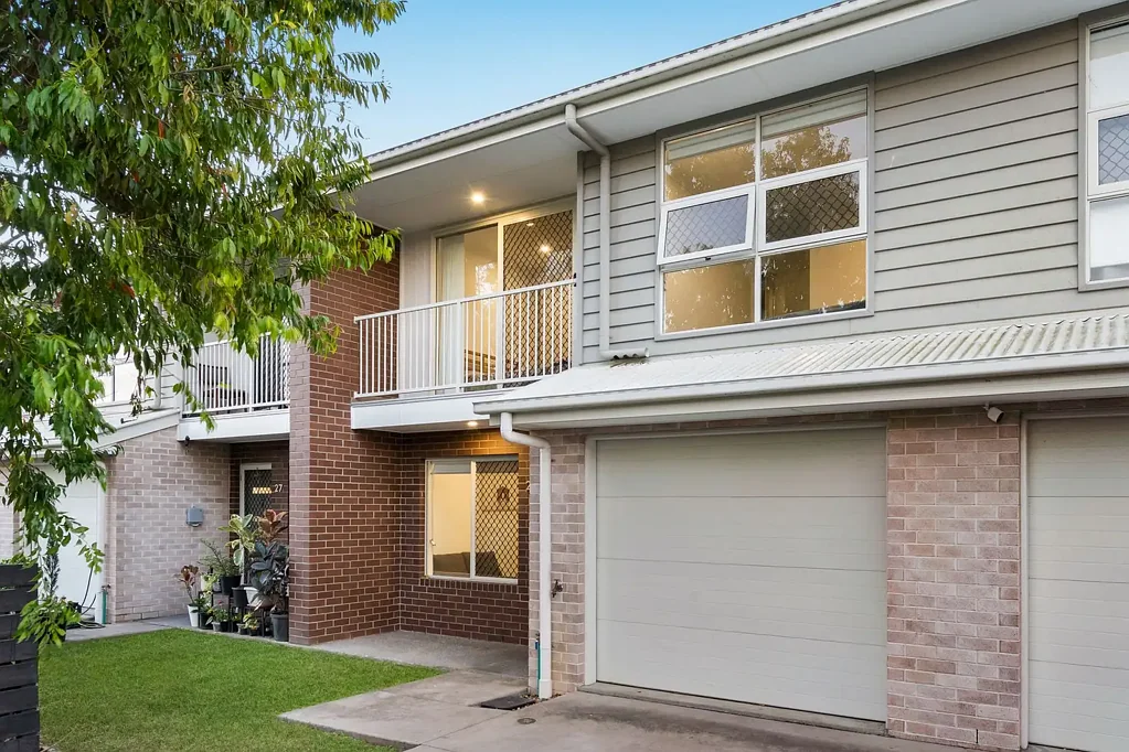 Richlands 3房 独立车道 & 临街！ DIRECT DRIVEWAY & STREET FRONTAGE!