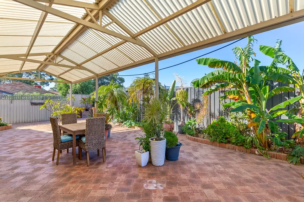 Duncraig 5ห้องนอน Spacious 5-Bedroom Corner Block Home with Flexible Living and loads of Lifestyle Appeal