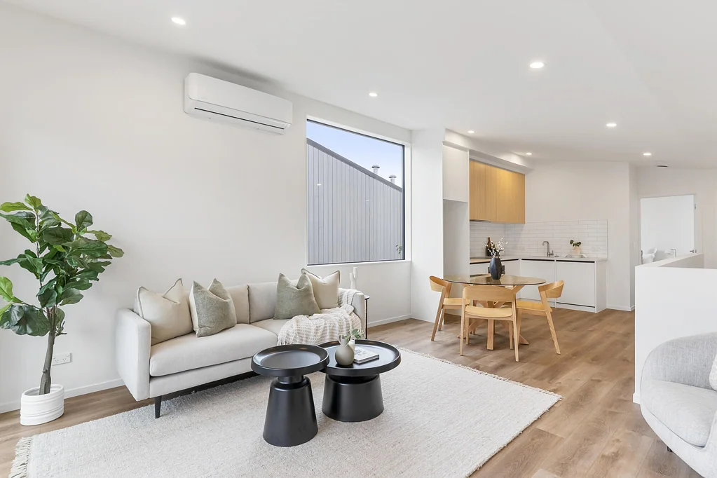 Riverhead 3Habitaciones Prime Freehold Opportunity at RVD!