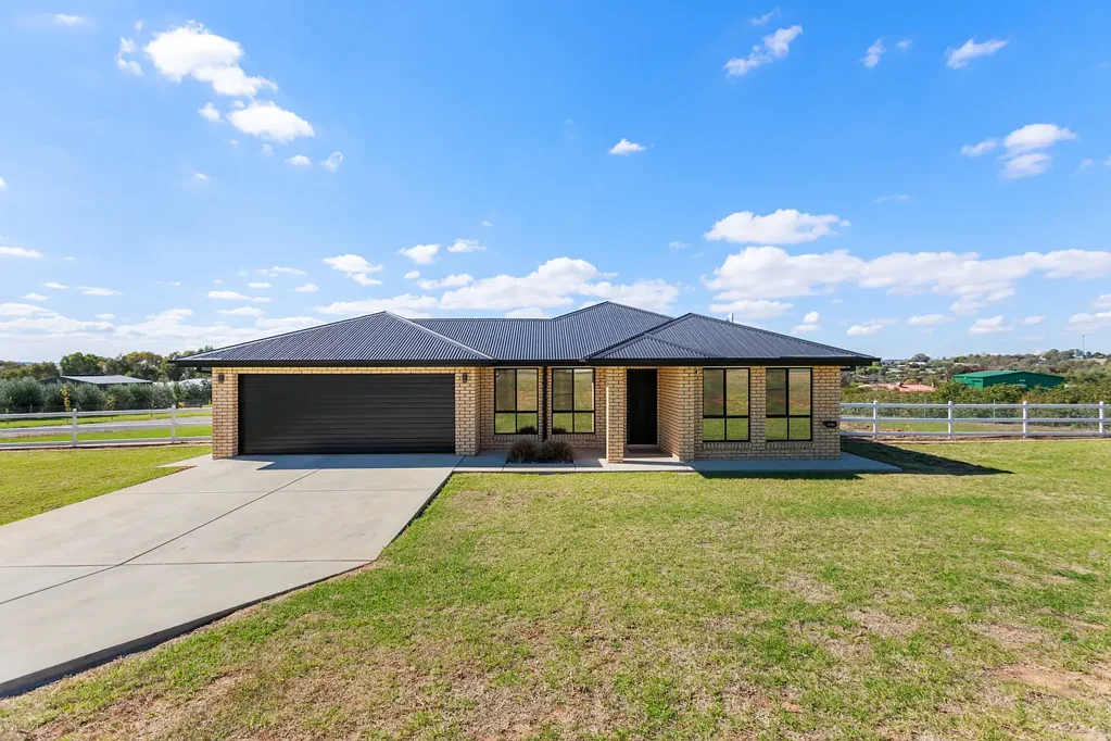 13 Walster Street, Junee, NSW 2663