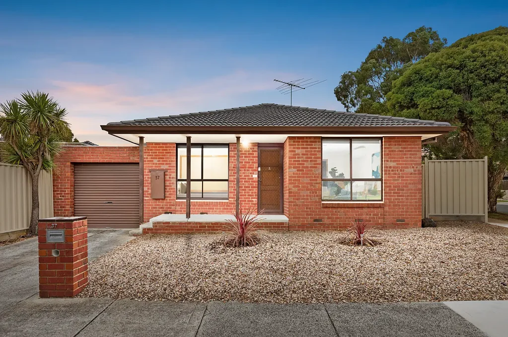 37 Hawkes Drive, Mill Park, VIC 3082