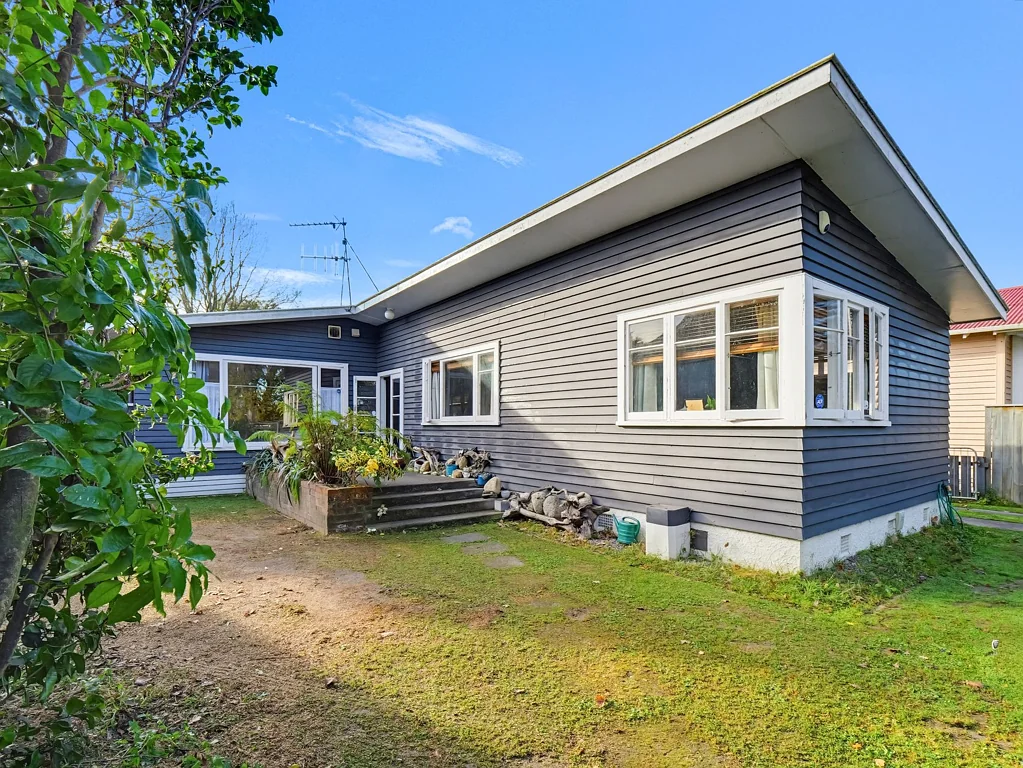 Wanganui East 3房  Three Bedrooms and a Backyard That Delivers