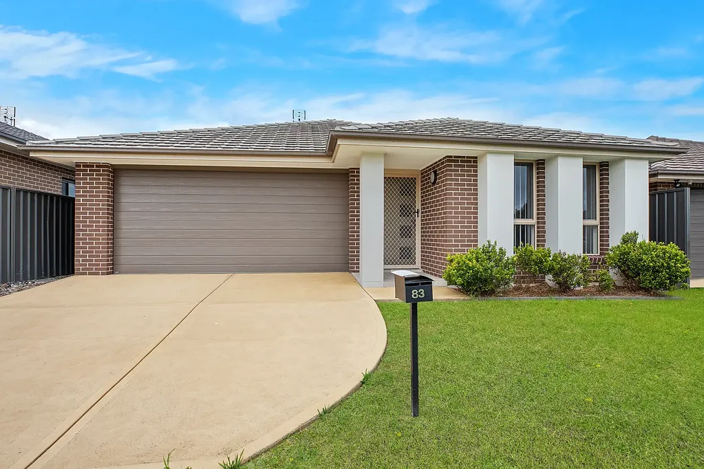 MODERN 4 BEDROOM FAMILY HOME