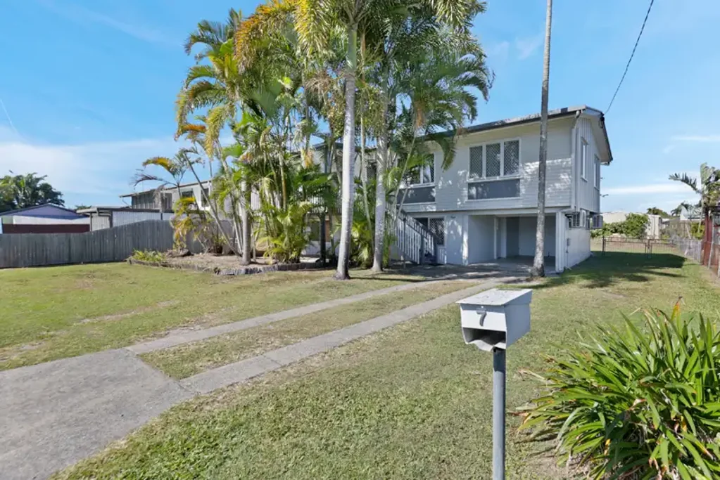 South Mackay 3 Slaapkamer Highset Family Home with Huge Backyard