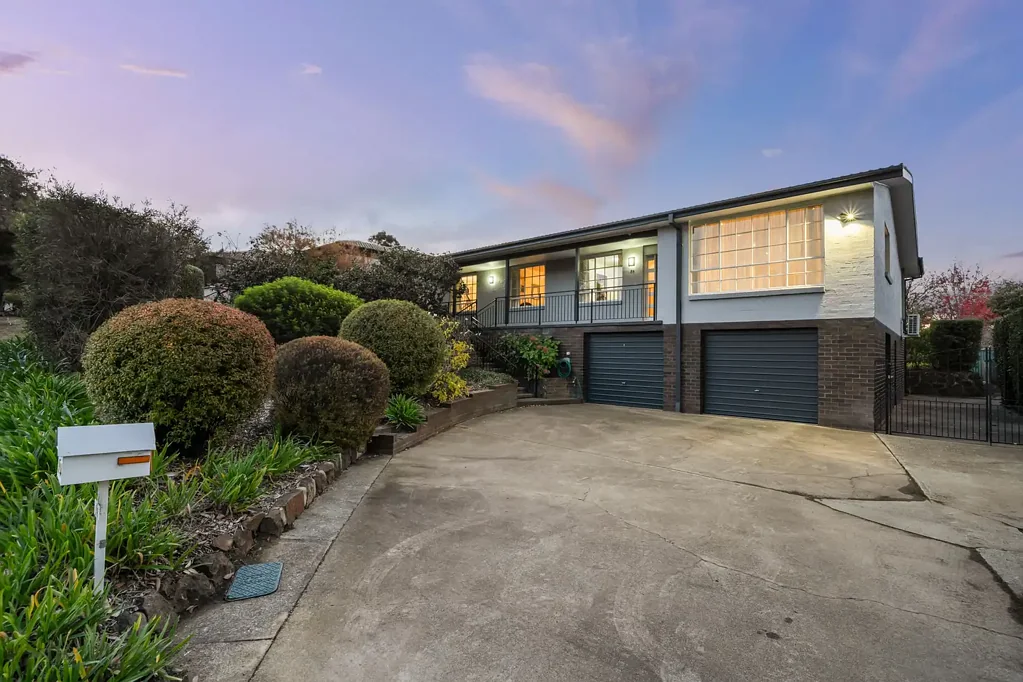 Weetangera 4침실 Spacious Family Living in an Exceptional Location